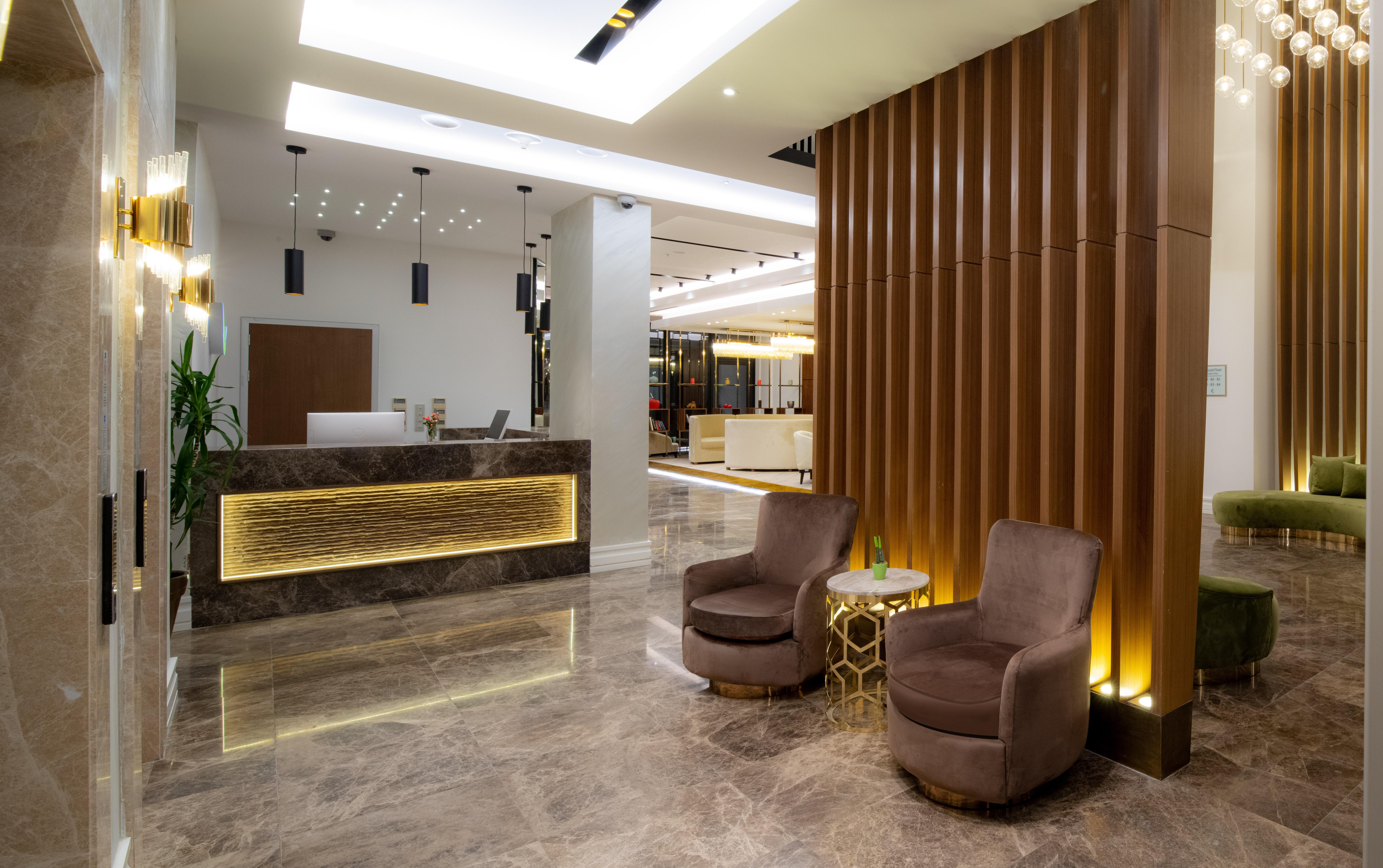 Hotel Movenpick Living Istanbul West Esterno foto Lobby