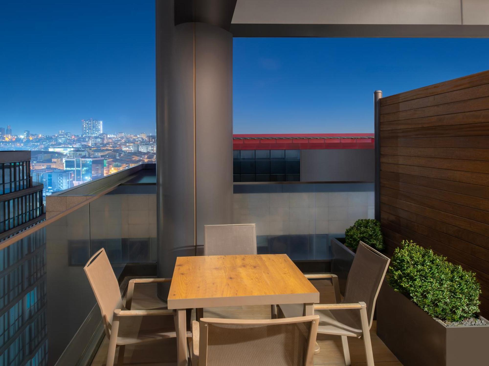 Hotel Movenpick Living Istanbul West Esterno foto