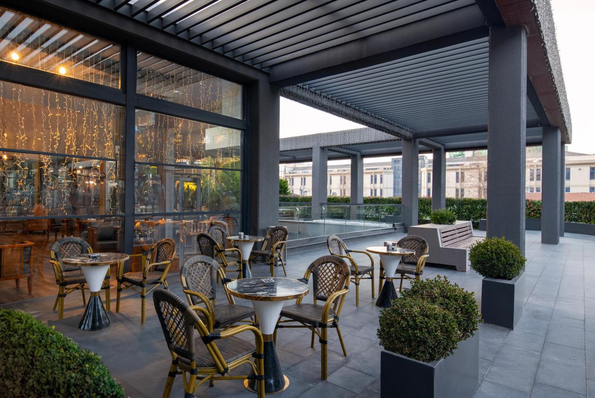 Hotel Movenpick Living Istanbul West Esterno foto
