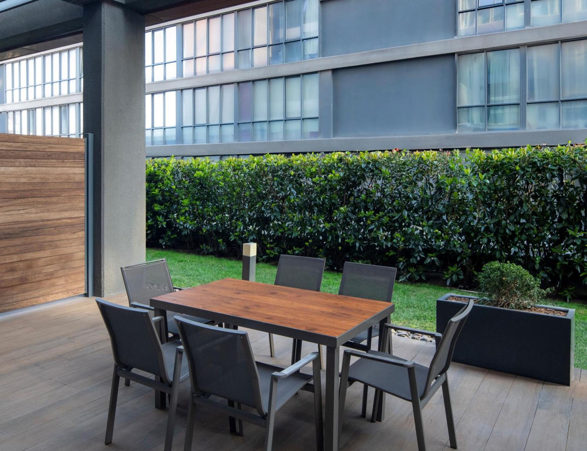 Hotel Movenpick Living Istanbul West Esterno foto