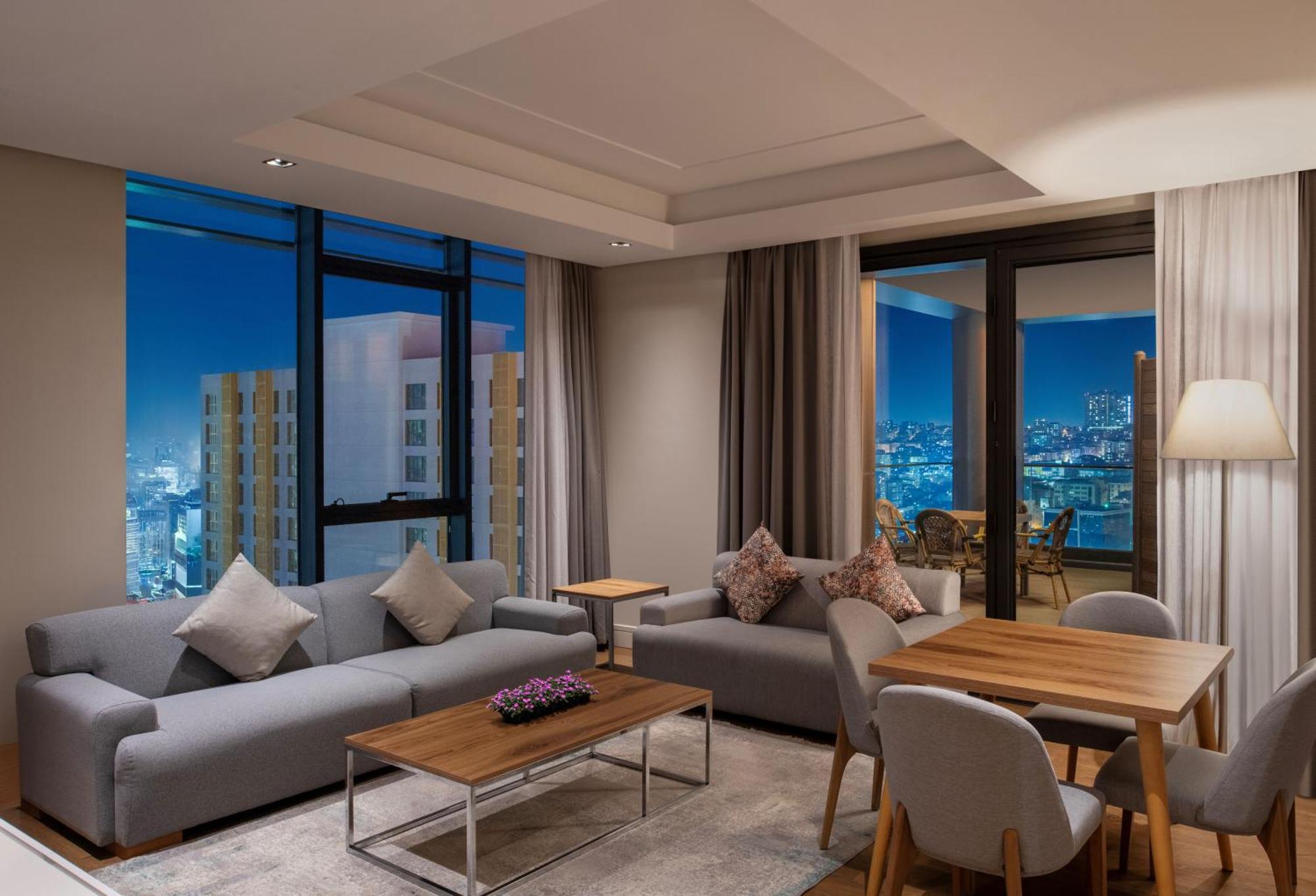 Hotel Movenpick Living Istanbul West Esterno foto