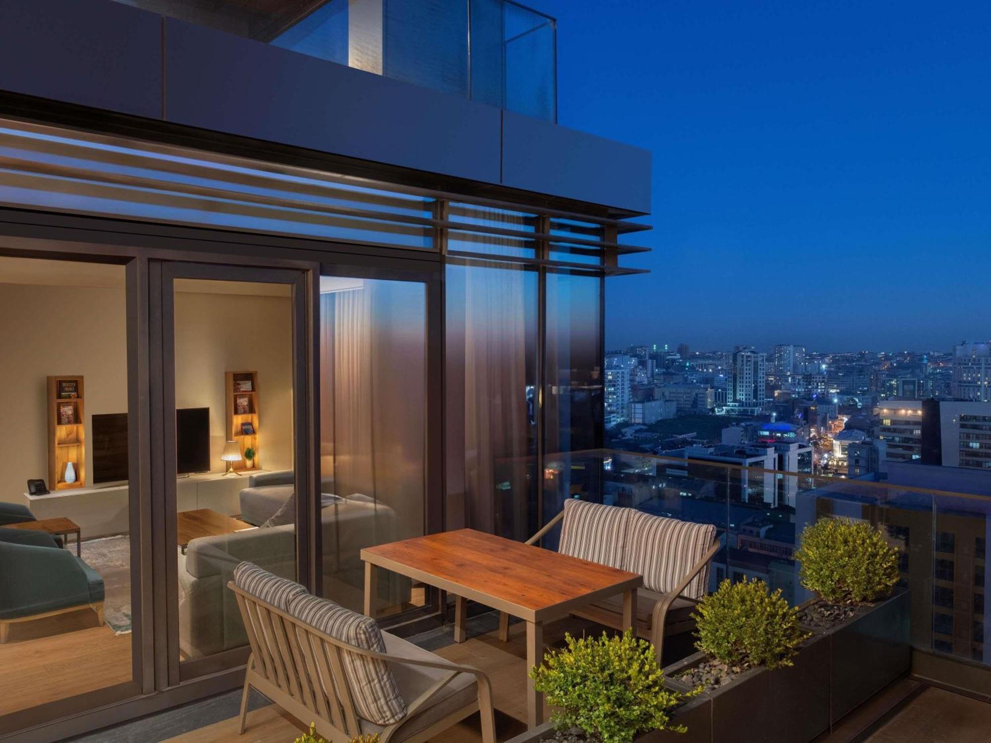 Hotel Movenpick Living Istanbul West Esterno foto