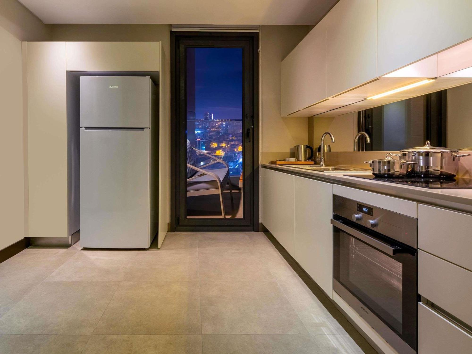 Hotel Movenpick Living Istanbul West Esterno foto