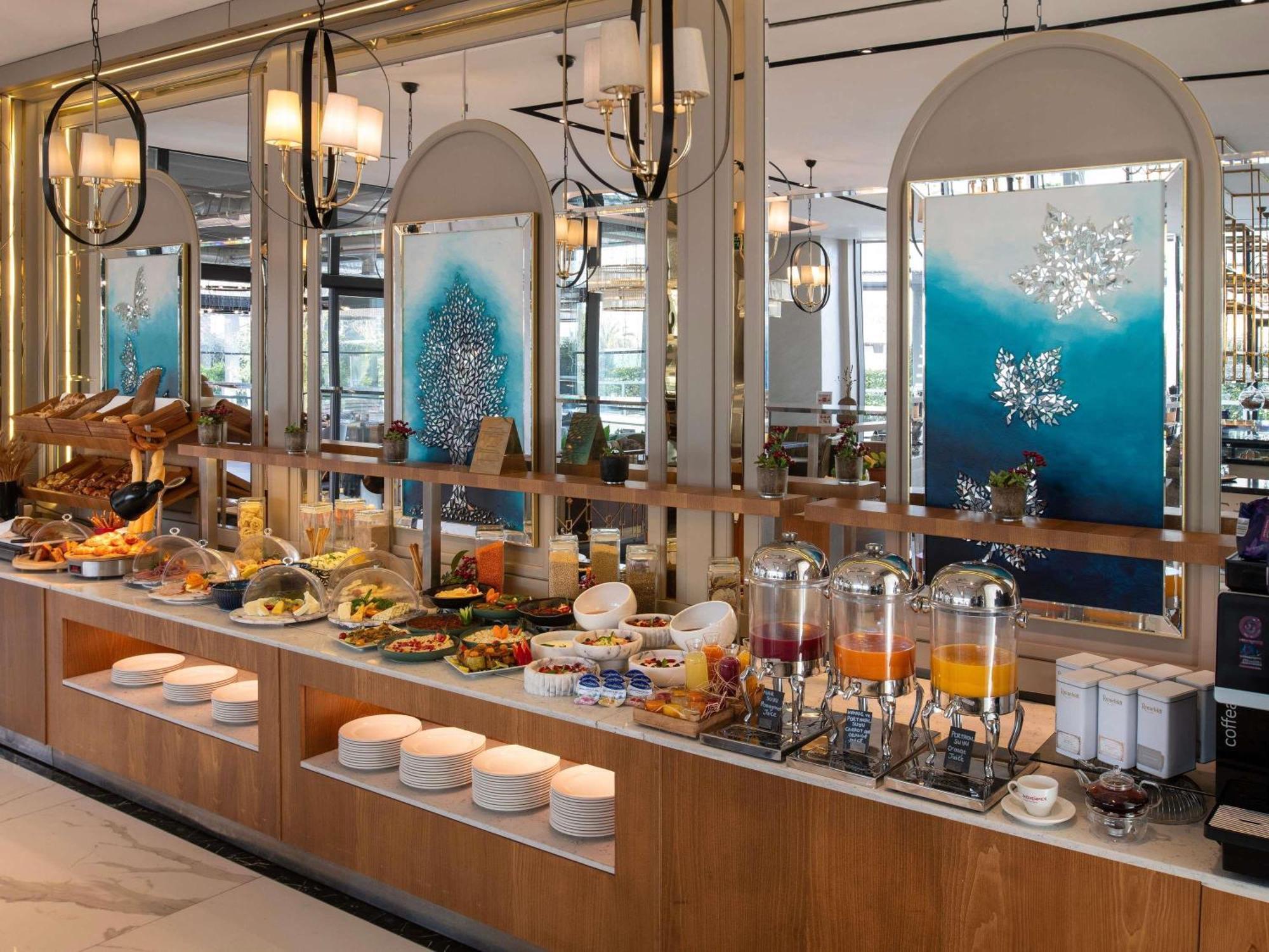 Hotel Movenpick Living Istanbul West Esterno foto