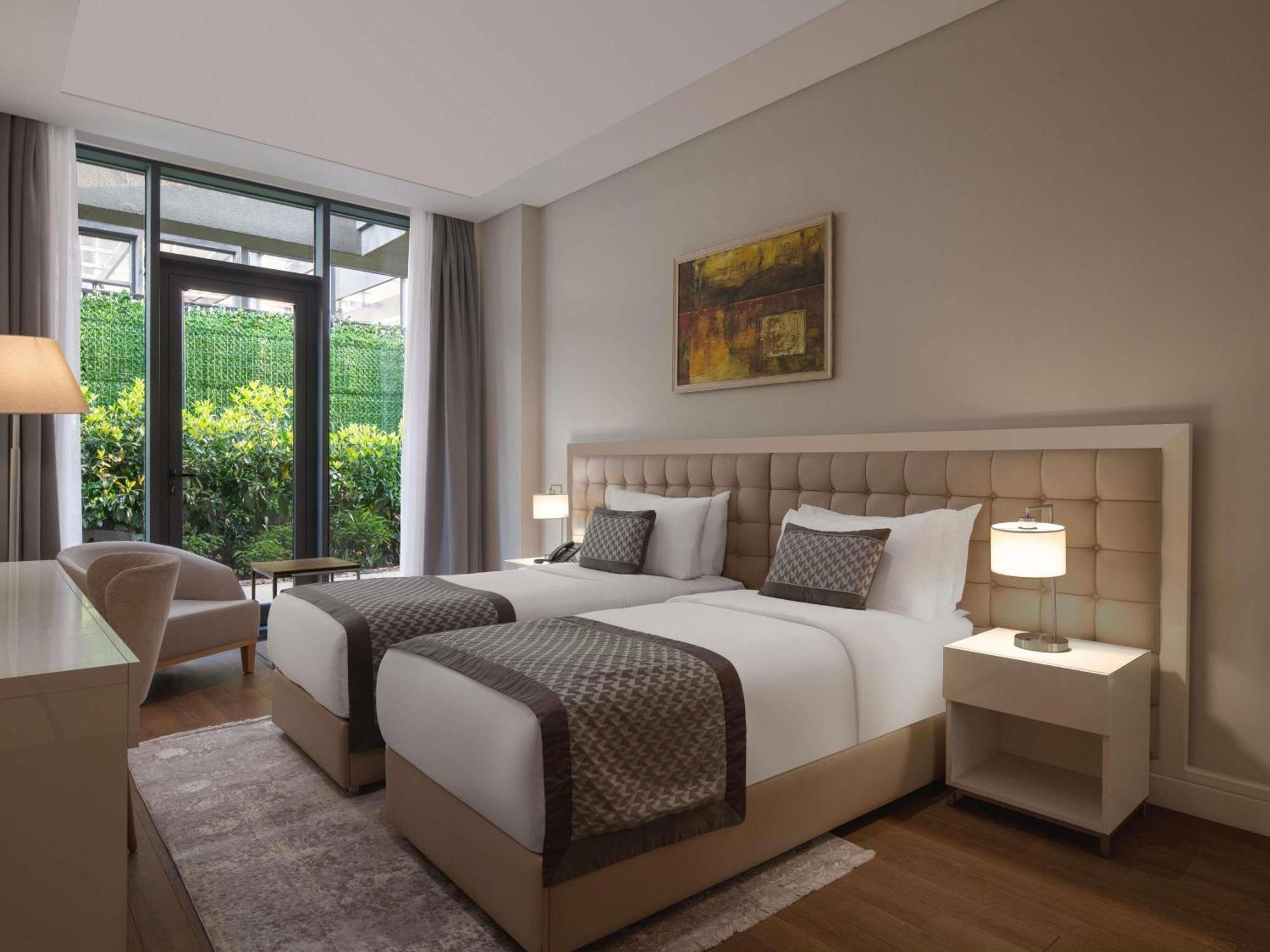 Hotel Movenpick Living Istanbul West Esterno foto