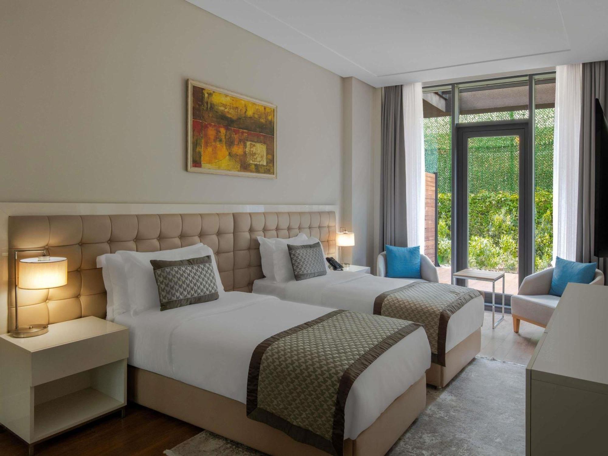 Hotel Movenpick Living Istanbul West Esterno foto