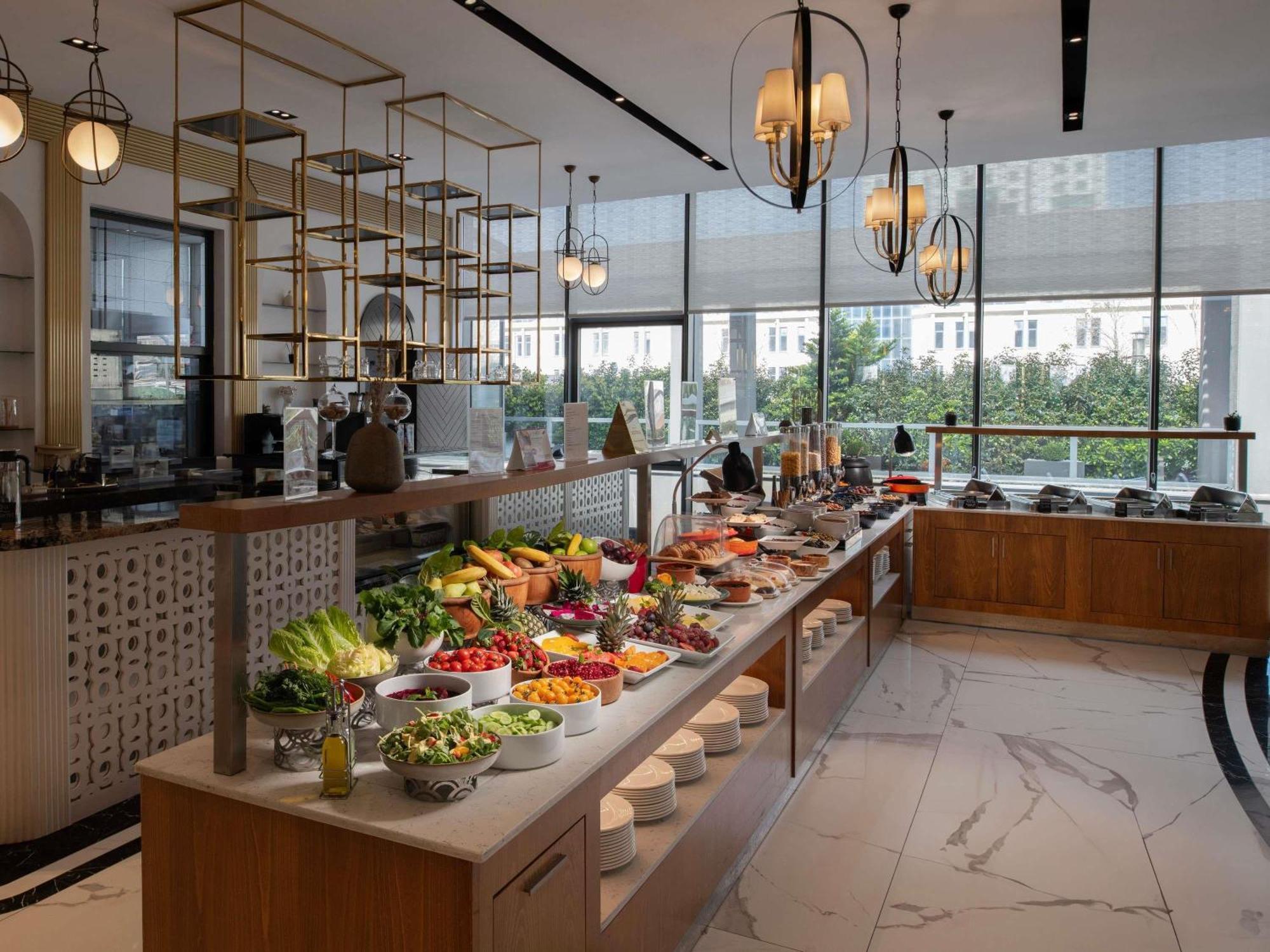 Hotel Movenpick Living Istanbul West Esterno foto