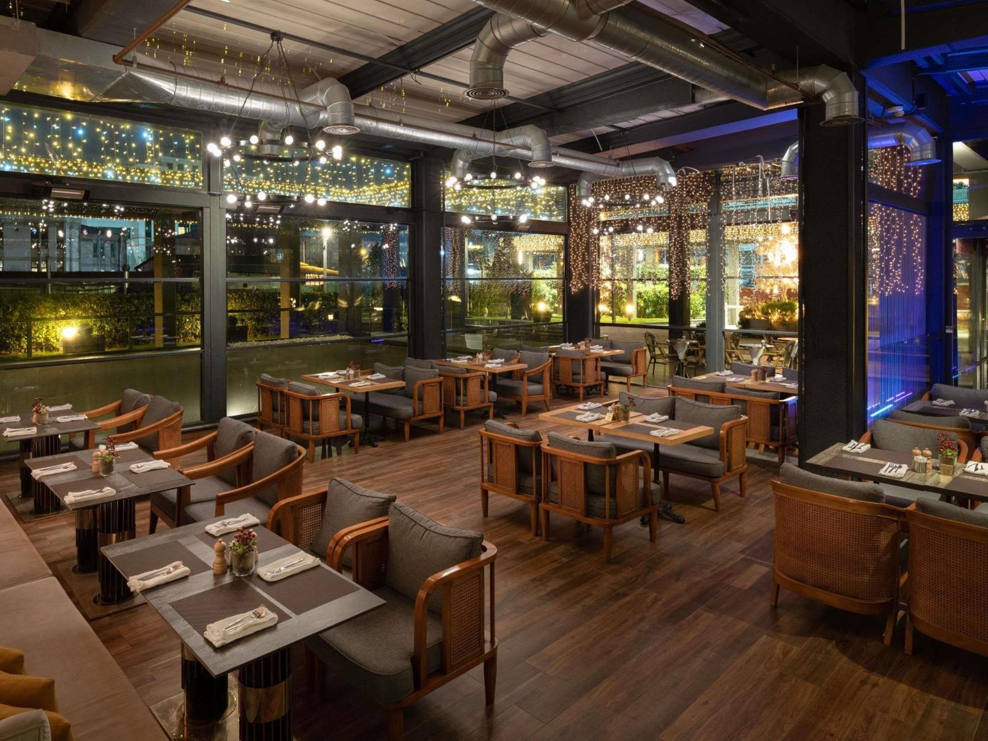 Hotel Movenpick Living Istanbul West Esterno foto