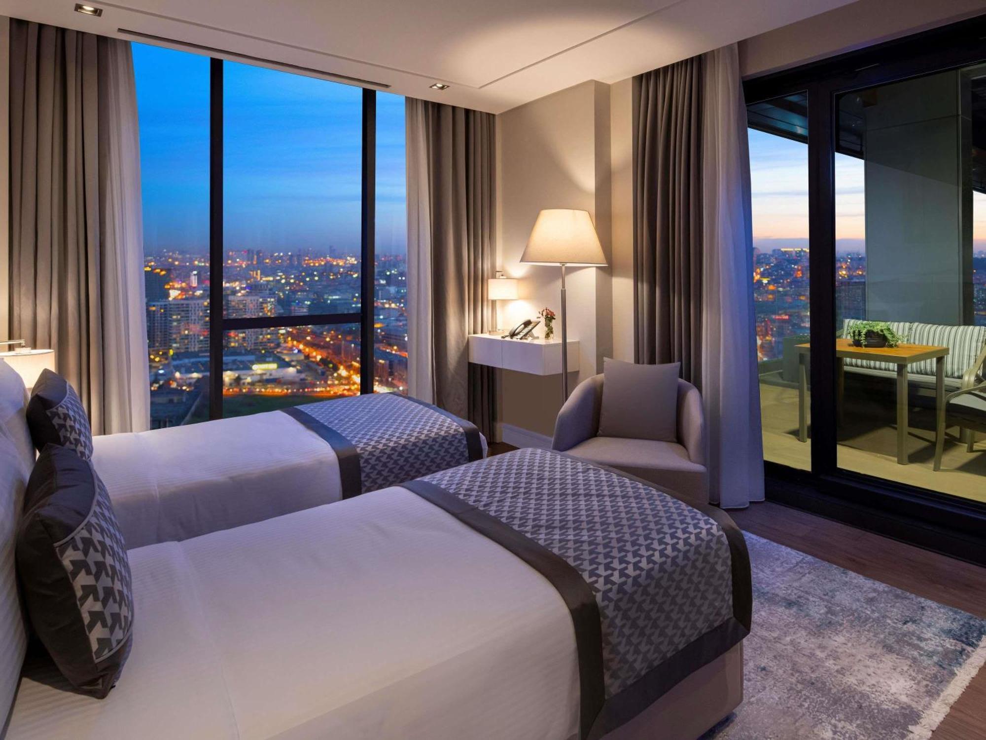 Hotel Movenpick Living Istanbul West Esterno foto