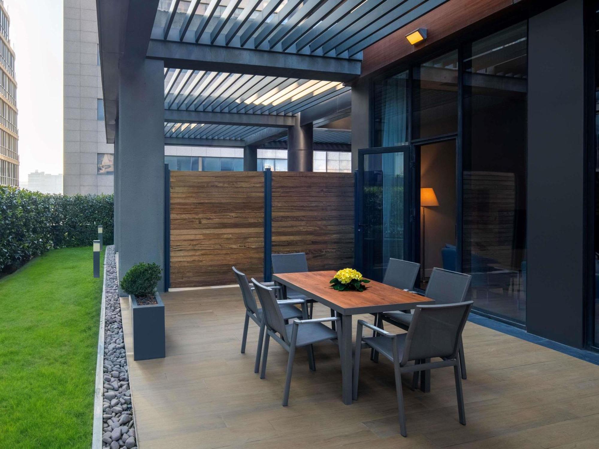Hotel Movenpick Living Istanbul West Esterno foto