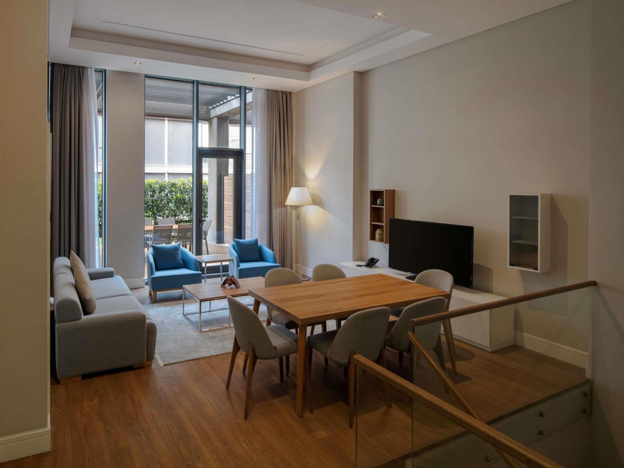 Hotel Movenpick Living Istanbul West Esterno foto