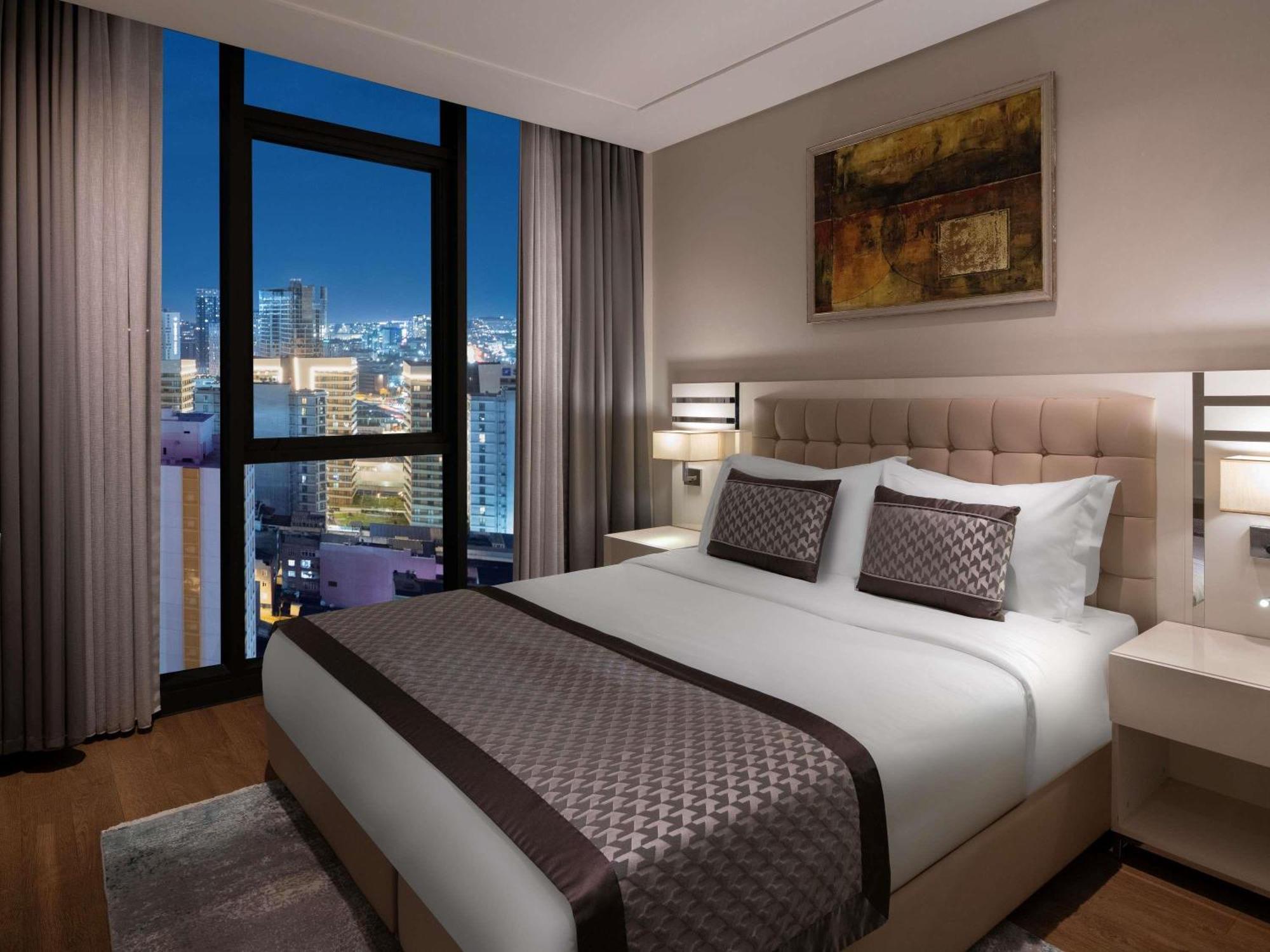 Hotel Movenpick Living Istanbul West Esterno foto