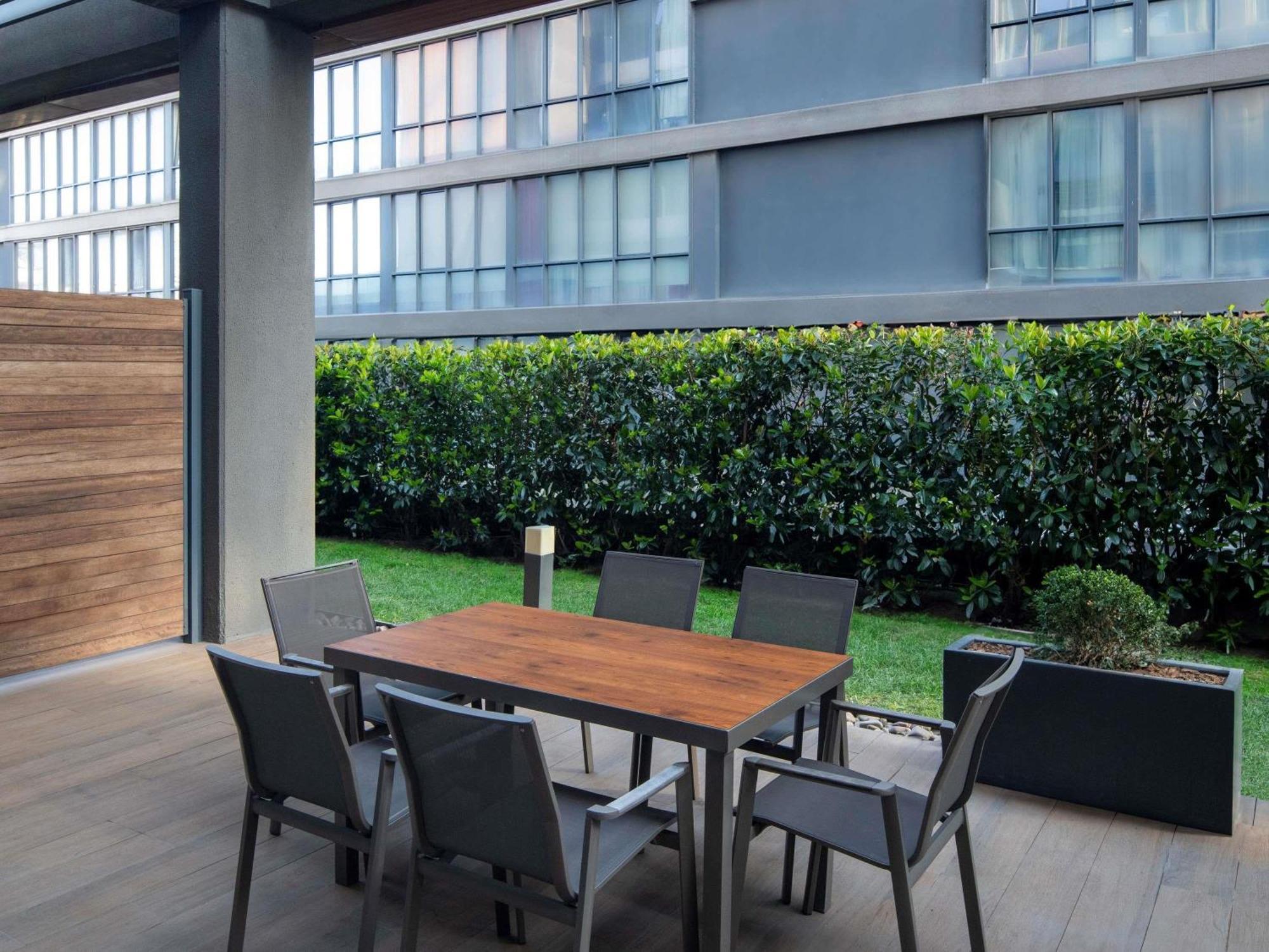 Hotel Movenpick Living Istanbul West Esterno foto