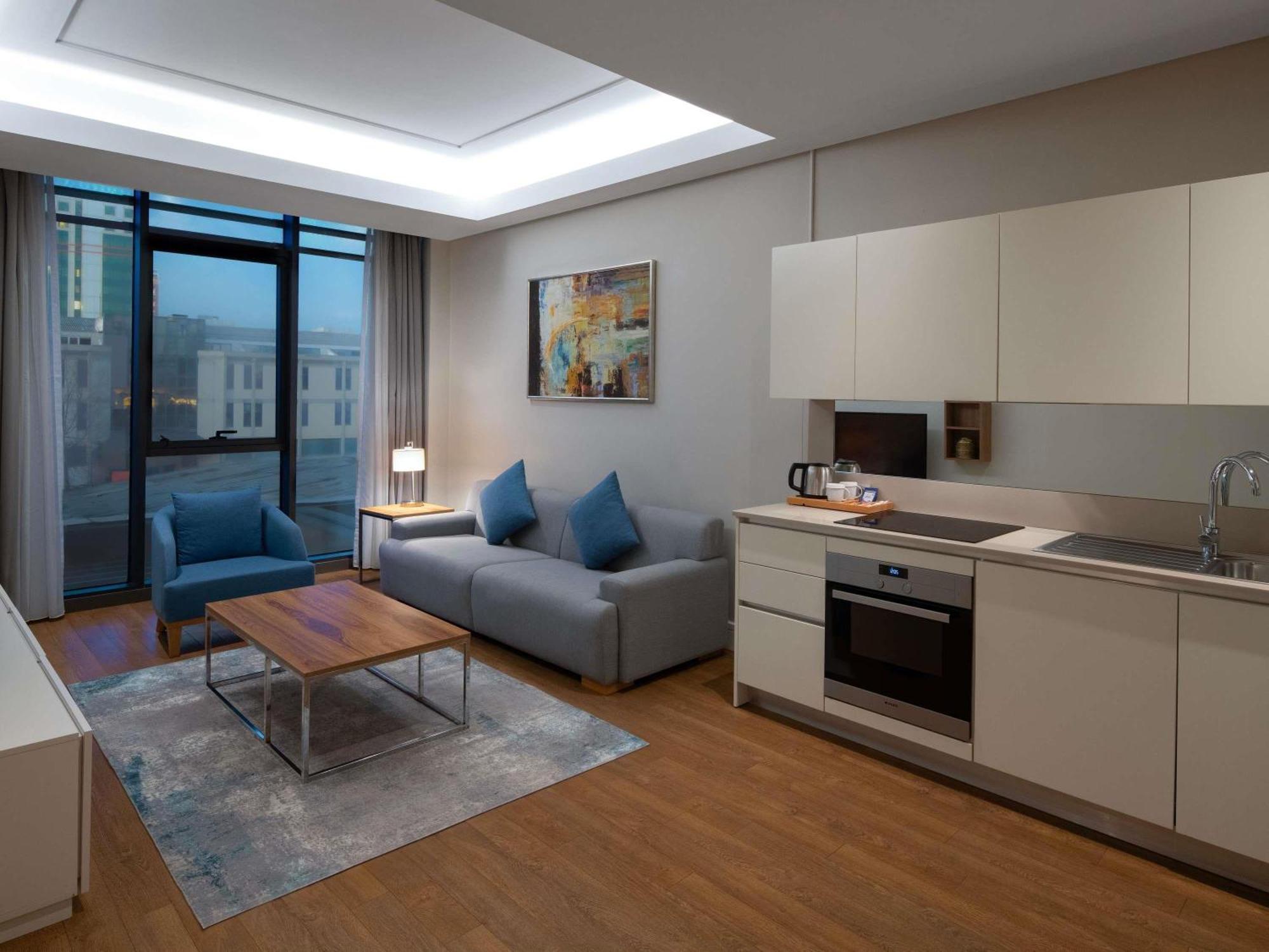 Hotel Movenpick Living Istanbul West Esterno foto