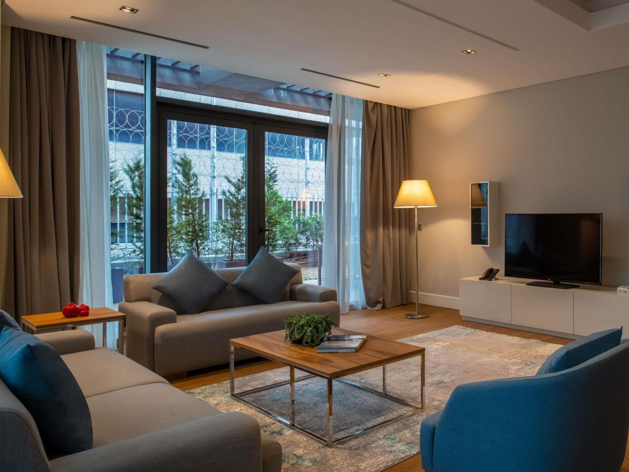 Hotel Movenpick Living Istanbul West Esterno foto