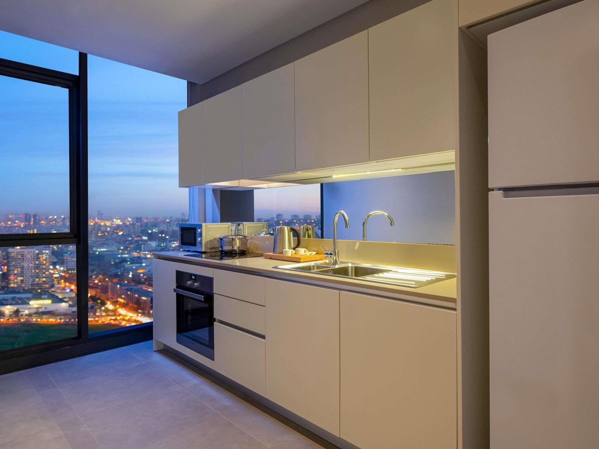 Hotel Movenpick Living Istanbul West Esterno foto