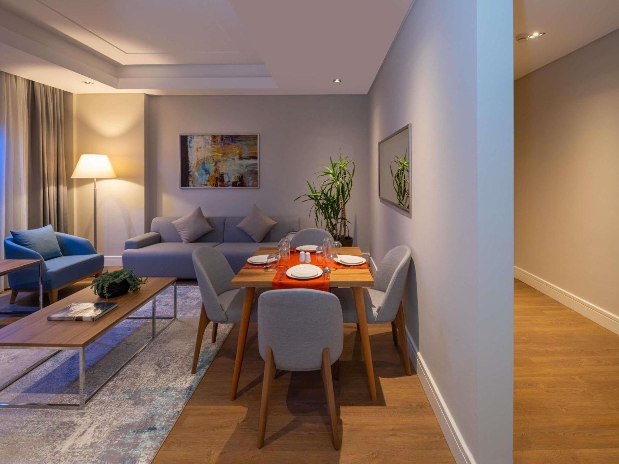 Hotel Movenpick Living Istanbul West Esterno foto