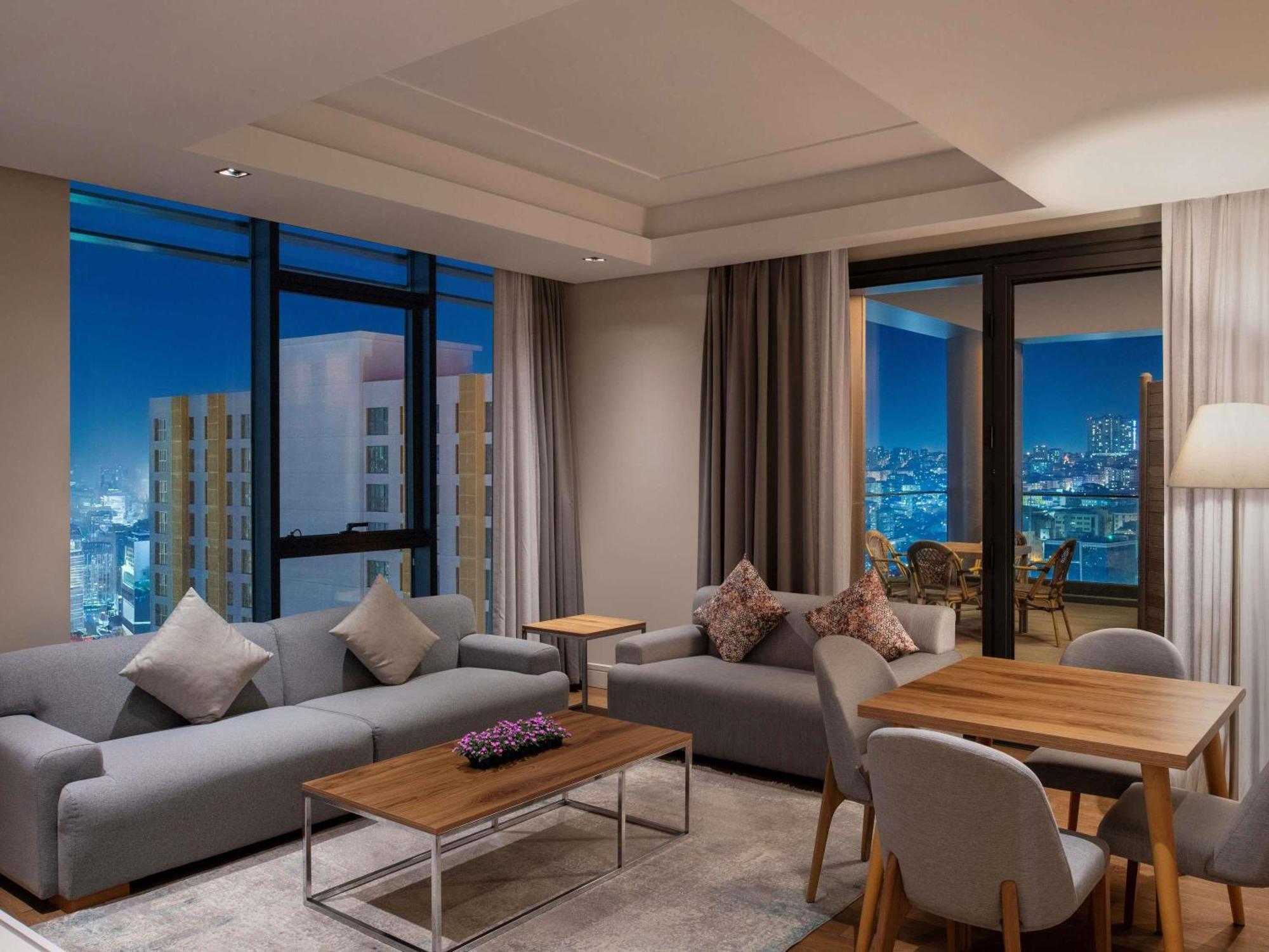 Hotel Movenpick Living Istanbul West Esterno foto